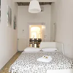 Art Navona Square Apartman *